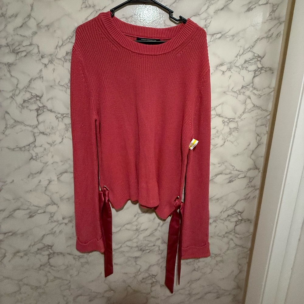NEW French Connection Pink
Knit Sweater Crew Neck Size L
